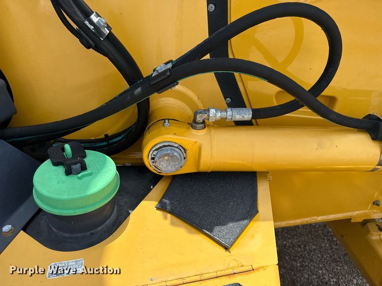 image for item EG5983 2015 John Deere 410L backhoe