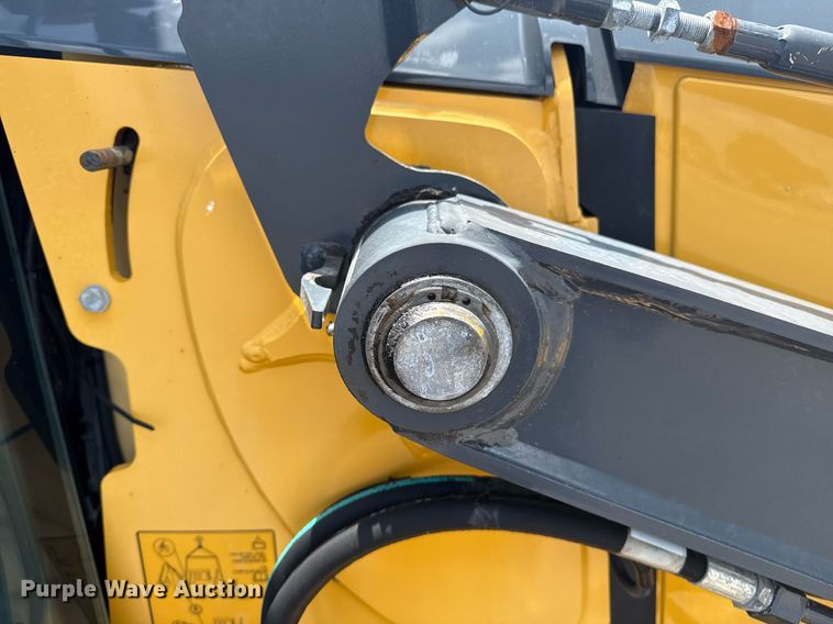 image for item EG5983 2015 John Deere 410L backhoe