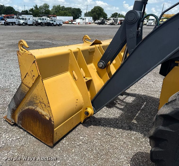 image for item EG5983 2015 John Deere 410L backhoe