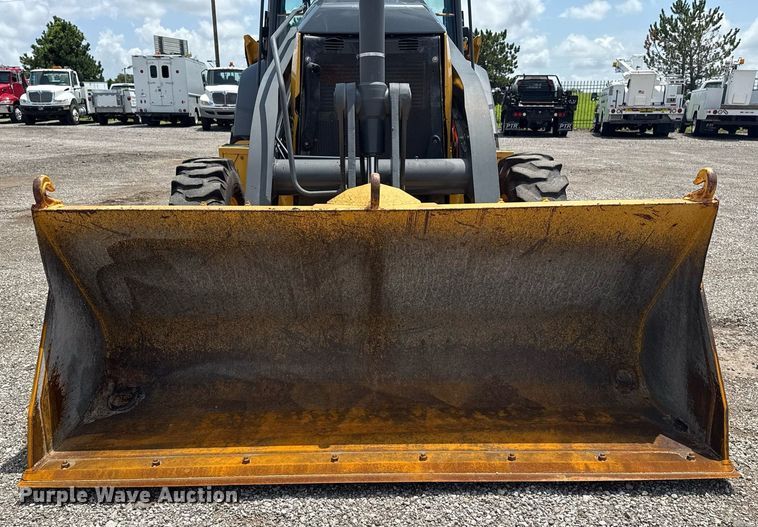 image for item EG5983 2015 John Deere 410L backhoe