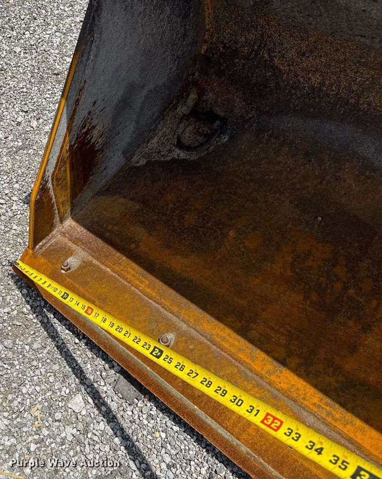 image for item EG5983 2015 John Deere 410L backhoe