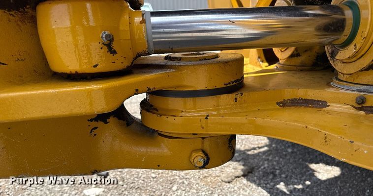 image for item EG5983 2015 John Deere 410L backhoe