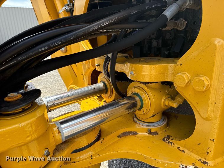 image for item EG5983 2015 John Deere 410L backhoe