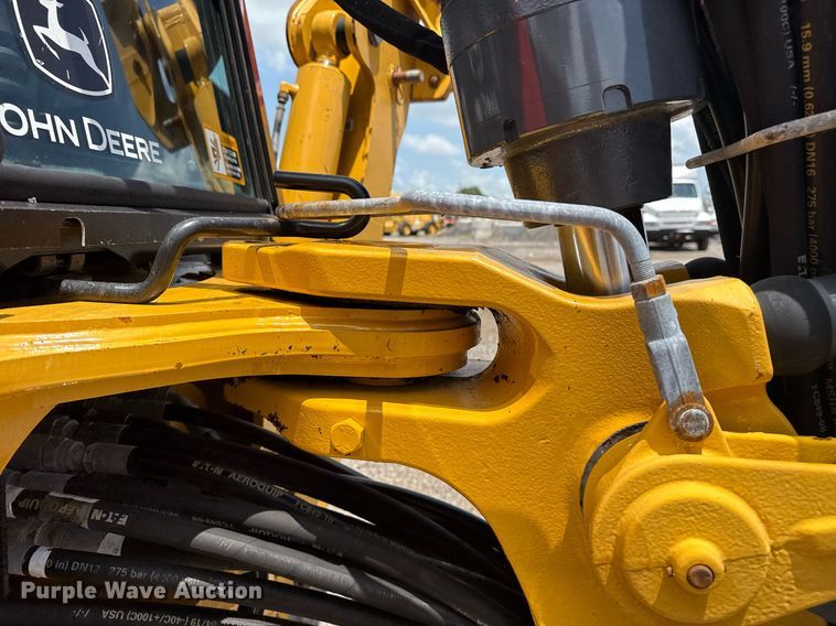 image for item EG5983 2015 John Deere 410L backhoe