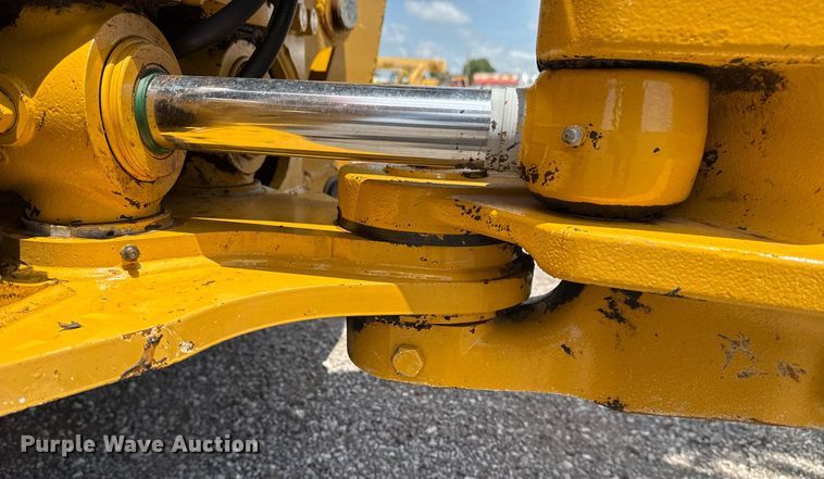 image for item EG5983 2015 John Deere 410L backhoe