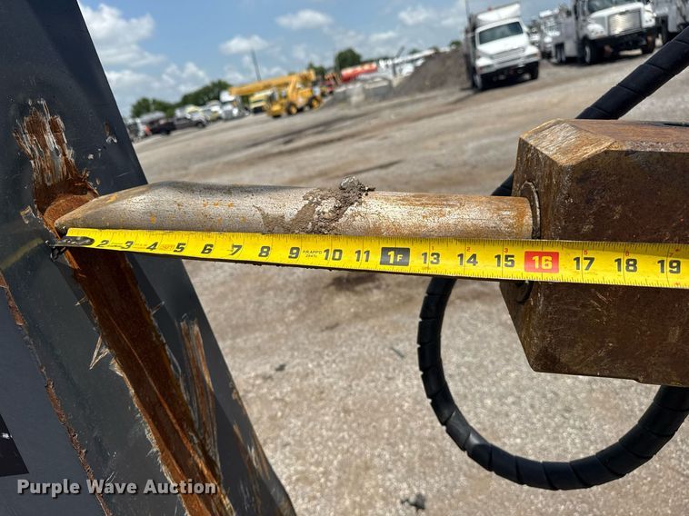 image for item EG5983 2015 John Deere 410L backhoe