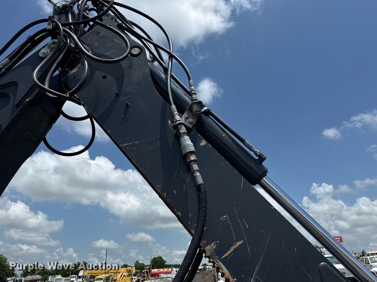 image for item EG5983 2015 John Deere 410L backhoe