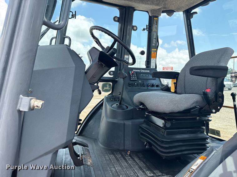 image for item EG5983 2015 John Deere 410L backhoe