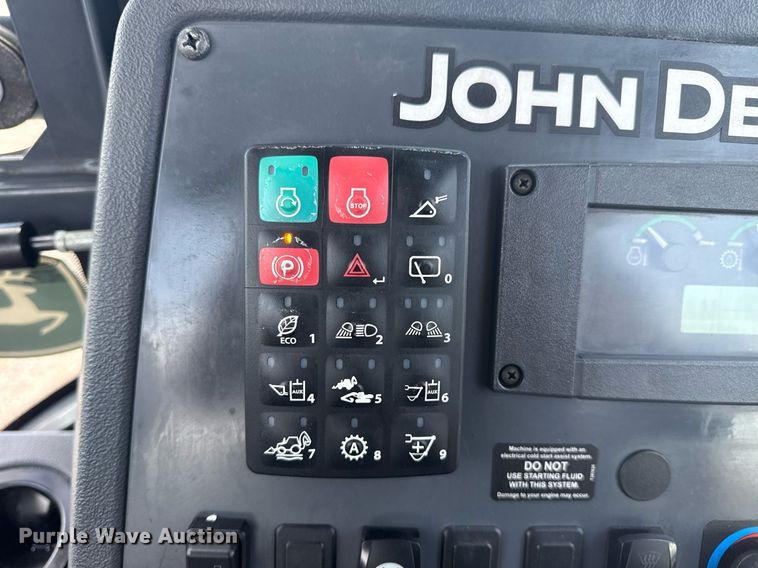 image for item EG5983 2015 John Deere 410L backhoe