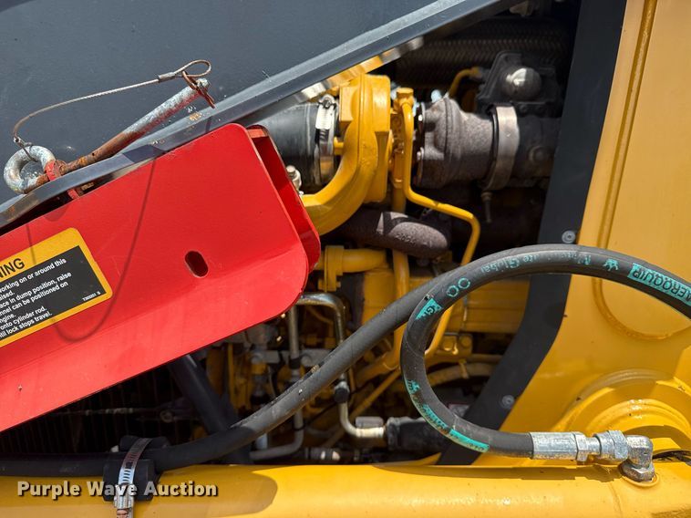 image for item EG5983 2015 John Deere 410L backhoe