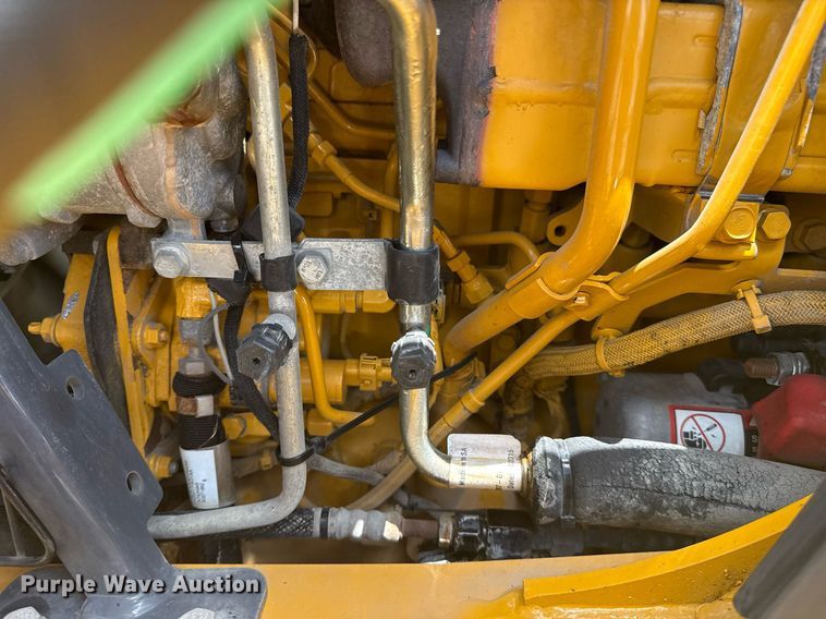 image for item EG5983 2015 John Deere 410L backhoe