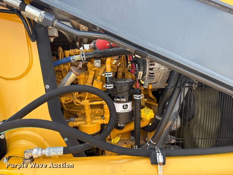 image for item EG5983 2015 John Deere 410L backhoe