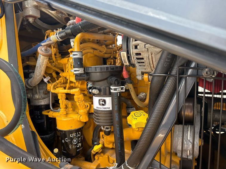 image for item EG5983 2015 John Deere 410L backhoe