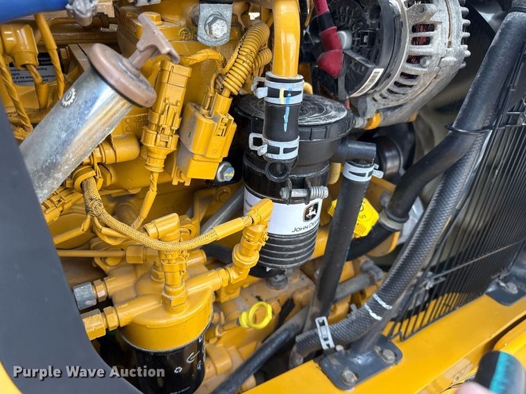 image for item EG5983 2015 John Deere 410L backhoe