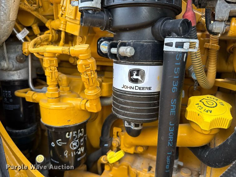 image for item EG5983 2015 John Deere 410L backhoe