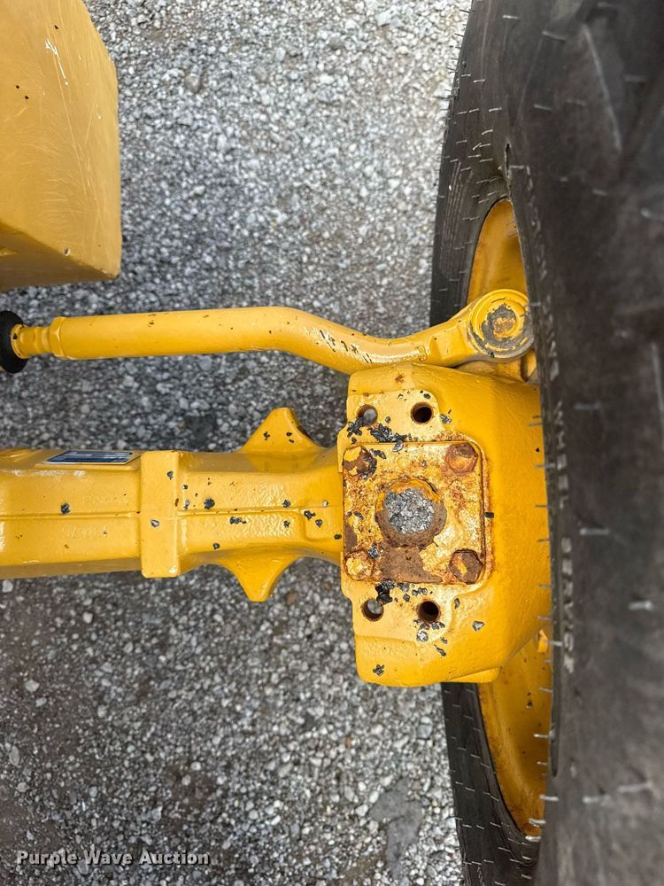 image for item EG5983 2015 John Deere 410L backhoe