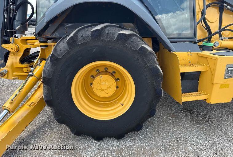 image for item EG5983 2015 John Deere 410L backhoe