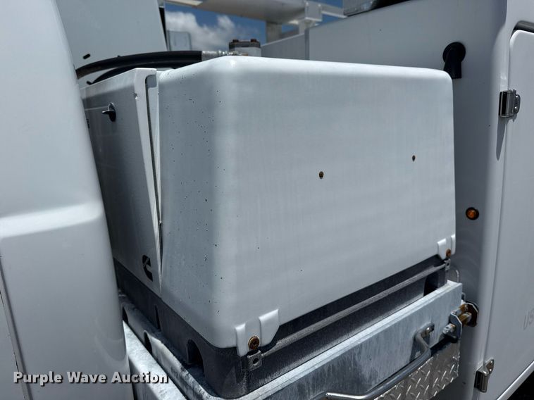 image for item EG5985 2012 Ford F450 Super Duty bucket truck