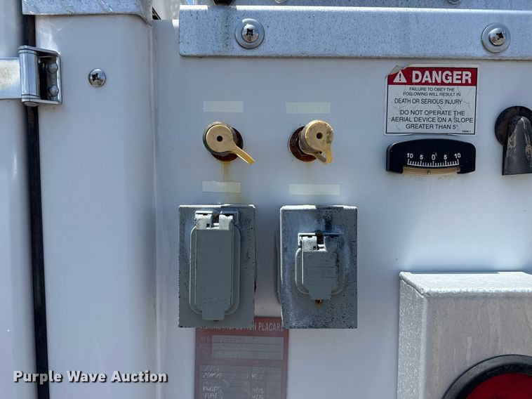 image for item EG5985 2012 Ford F450 Super Duty bucket truck