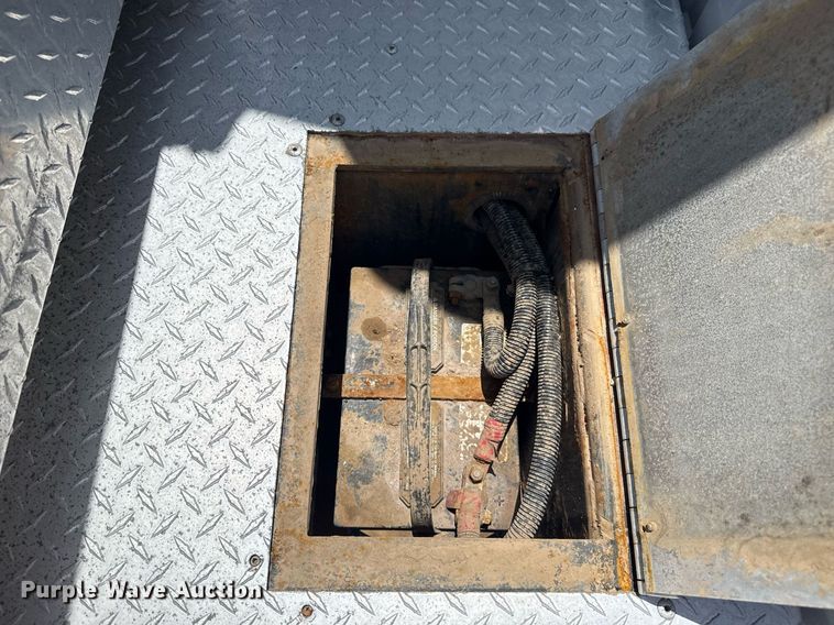 image for item EG5985 2012 Ford F450 Super Duty bucket truck