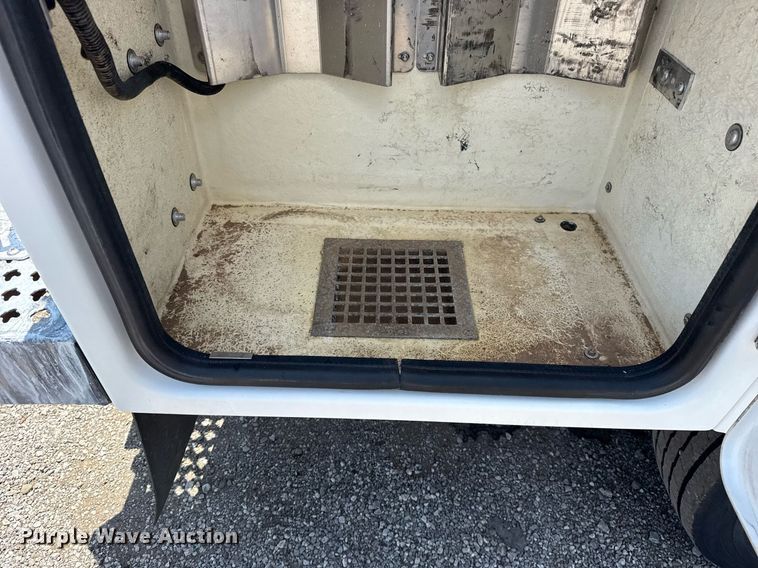 image for item EG5985 2012 Ford F450 Super Duty bucket truck