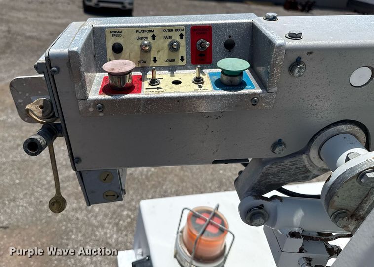 image for item EG5985 2012 Ford F450 Super Duty bucket truck