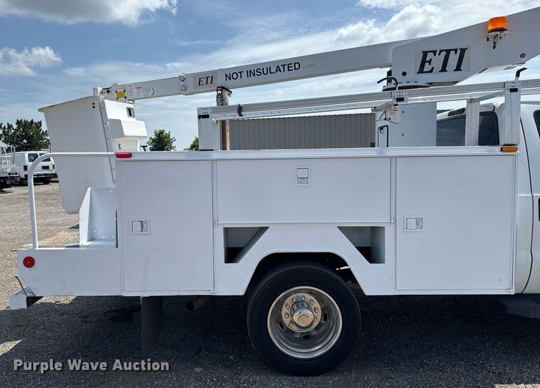 image for item EG5987 2006 Ford F450 Super Duty bucket truck