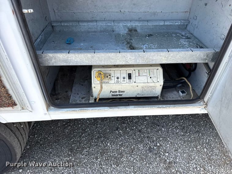 image for item EG5987 2006 Ford F450 Super Duty bucket truck