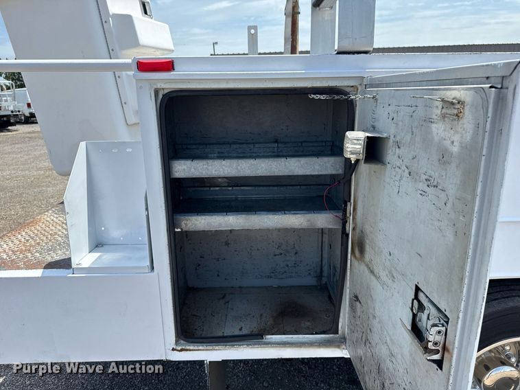 image for item EG5987 2006 Ford F450 Super Duty bucket truck