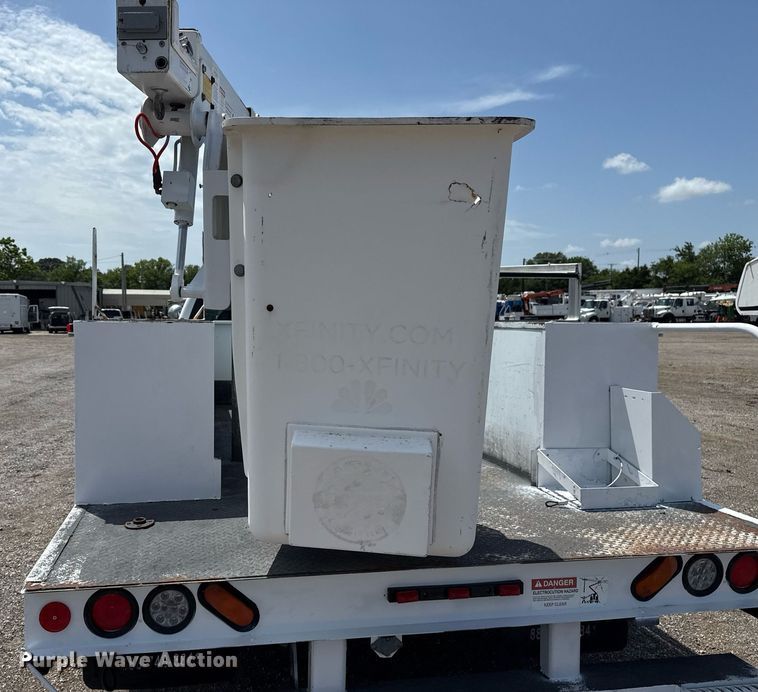 image for item EG5987 2006 Ford F450 Super Duty bucket truck