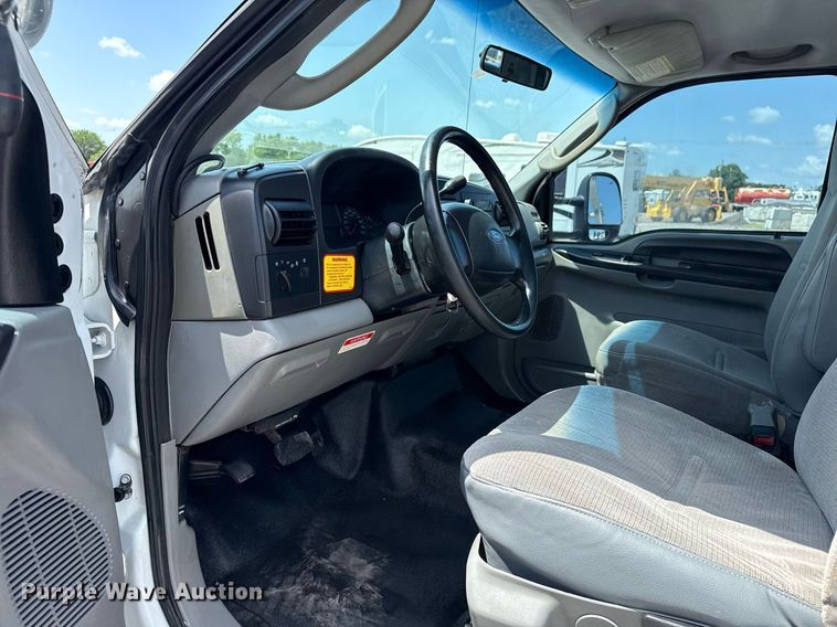 image for item EG5987 2006 Ford F450 Super Duty bucket truck