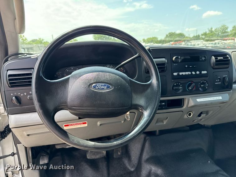 image for item EG5987 2006 Ford F450 Super Duty bucket truck