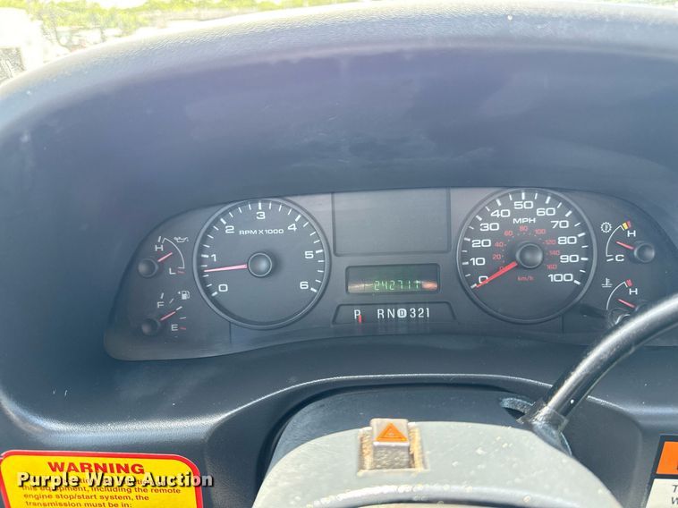 image for item EG5987 2006 Ford F450 Super Duty bucket truck