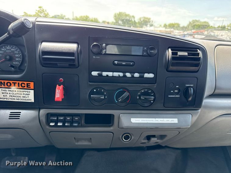 image for item EG5987 2006 Ford F450 Super Duty bucket truck