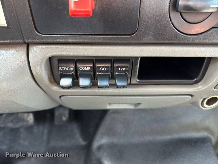 image for item EG5987 2006 Ford F450 Super Duty bucket truck