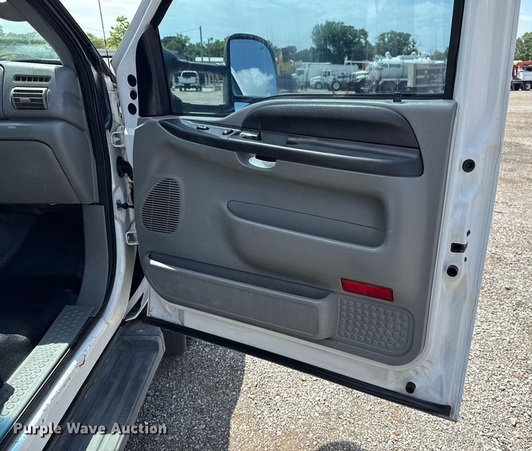 image for item EG5987 2006 Ford F450 Super Duty bucket truck