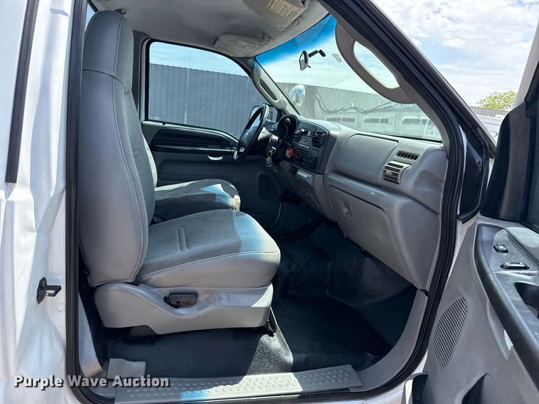 image for item EG5987 2006 Ford F450 Super Duty bucket truck