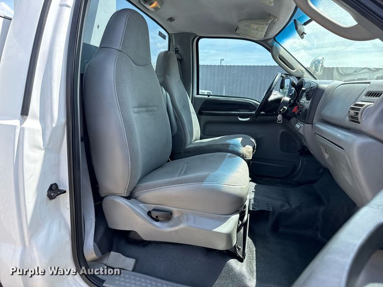 image for item EG5987 2006 Ford F450 Super Duty bucket truck