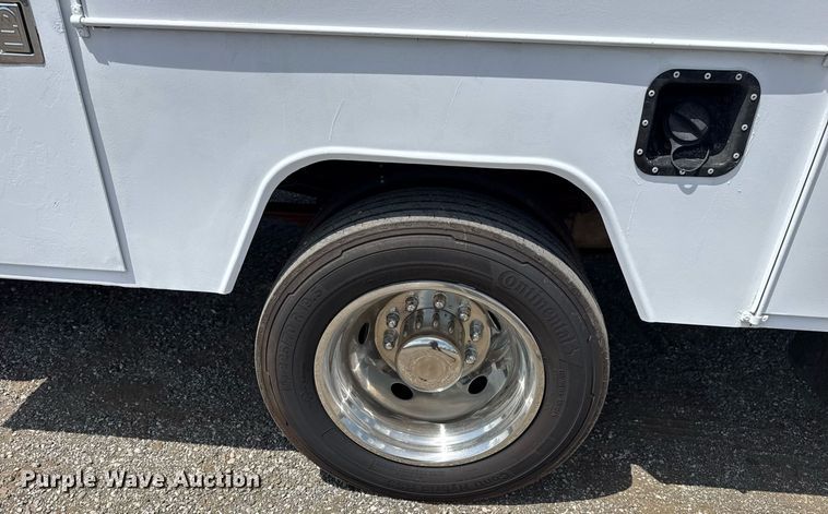 image for item EG5987 2006 Ford F450 Super Duty bucket truck