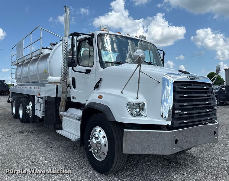 image for item EG6005 2015 Freightliner 114SD vacuum truck