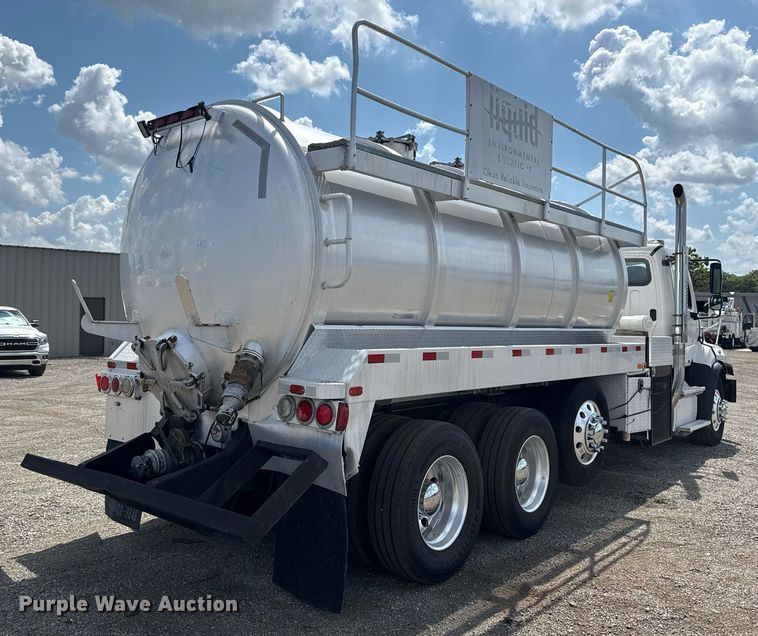 image for item EG6005 2015 Freightliner 114SD vacuum truck