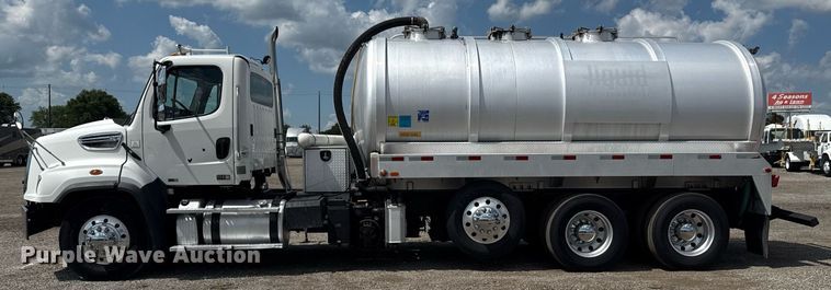 image for item EG6005 2015 Freightliner 114SD vacuum truck