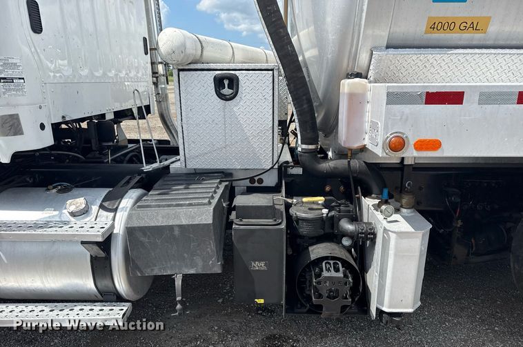 image for item EG6005 2015 Freightliner 114SD vacuum truck
