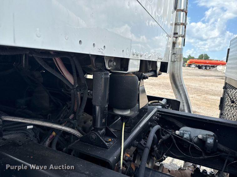 image for item EG6005 2015 Freightliner 114SD vacuum truck