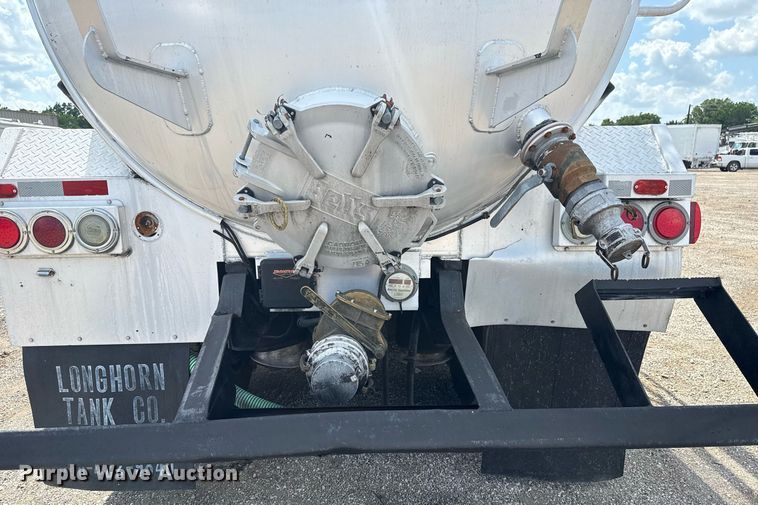 image for item EG6005 2015 Freightliner 114SD vacuum truck