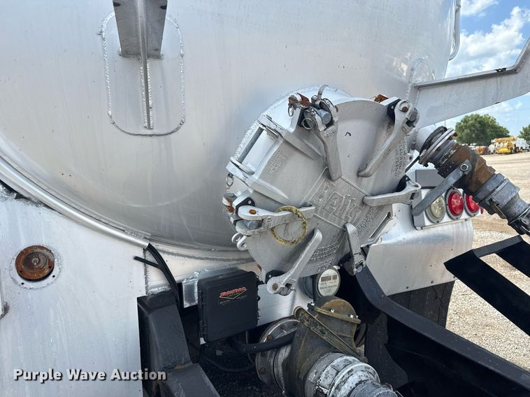 image for item EG6005 2015 Freightliner 114SD vacuum truck