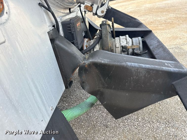 image for item EG6005 2015 Freightliner 114SD vacuum truck