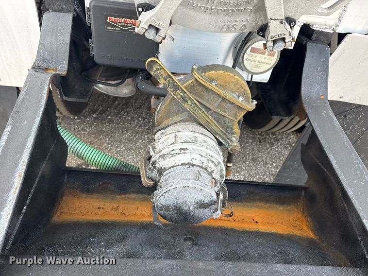 image for item EG6005 2015 Freightliner 114SD vacuum truck