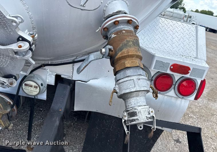 image for item EG6005 2015 Freightliner 114SD vacuum truck