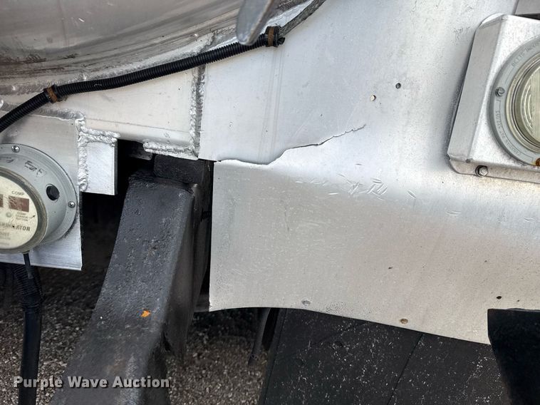 image for item EG6005 2015 Freightliner 114SD vacuum truck